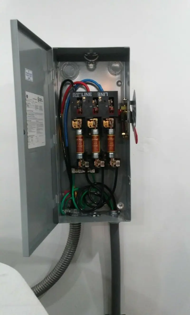 Three-phase disconnect switch installed for Smoke Detector Installation in Johnson City